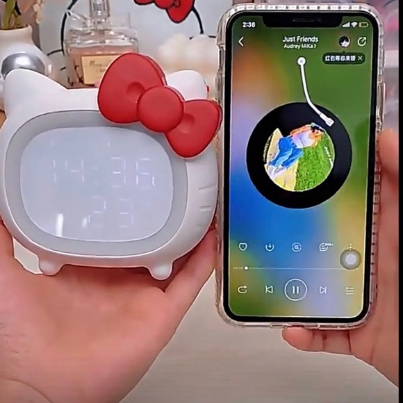 Hello Kitty clock - Picture 10 of 13